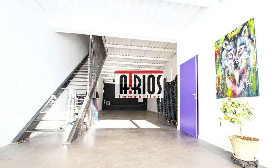 Local d'activités dans Carqueiranne à vendre - Photo de l’immeuble – Image 3 sur 10