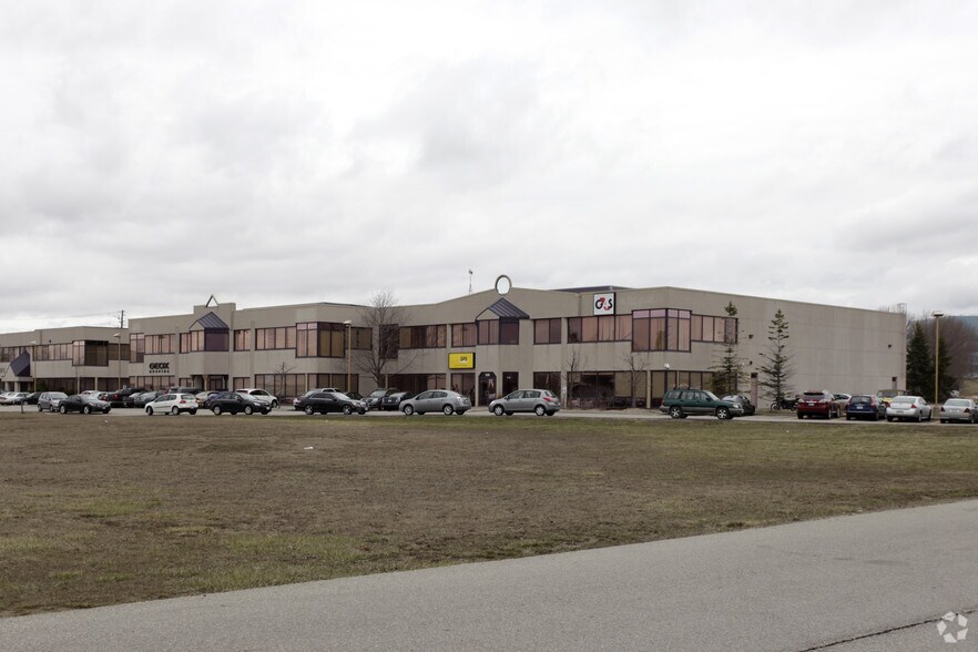 2110-2120 Matheson Blvd E, Mississauga, ON à louer - Photo de l’immeuble – Image 1 sur 3