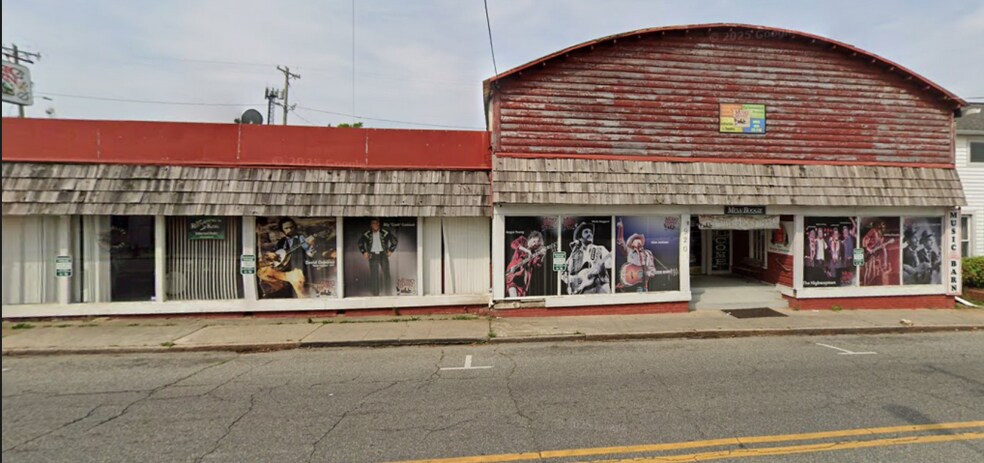 920 S Chapman St, Greensboro, NC à louer - Photo de l’immeuble – Image 1 sur 6