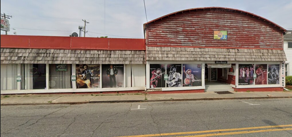 920 S Chapman St, Greensboro, NC à louer Photo de l’immeuble– Image 1 sur 7
