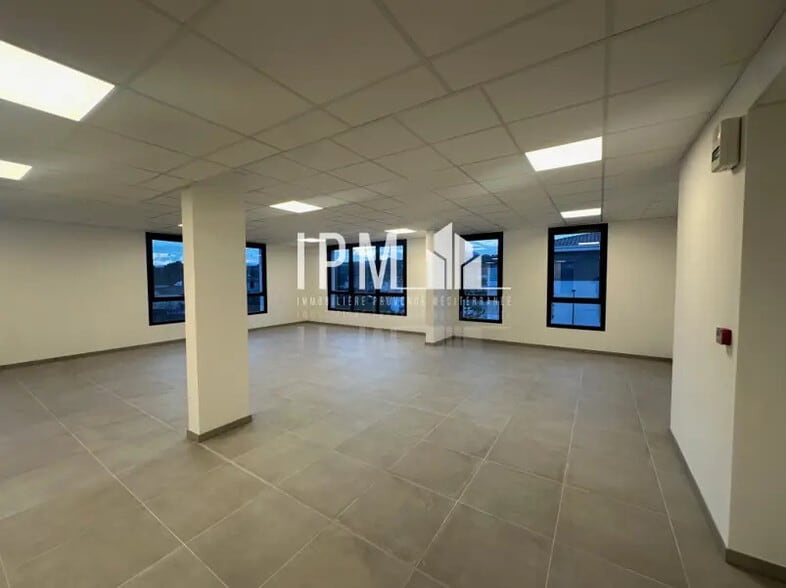 Bureau dans Aubagne à vendre - Photo intérieure – Image 2 sur 6