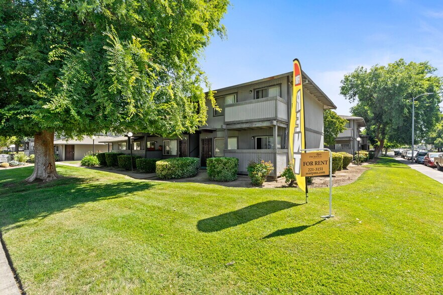 2205 Peach Ave, Clovis, CA à vendre - Photo de l’immeuble – Image 3 sur 17