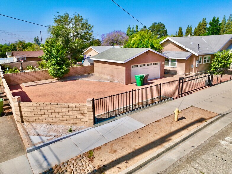 13201 9th St, Chino, CA à vendre - Photo de l’immeuble – Image 2 sur 36