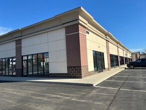 880-910 Broadway, Saugus, MA 01906, USA Broadway, Saugus, MA à louer Photo de l’immeuble– Image 2 sur 27