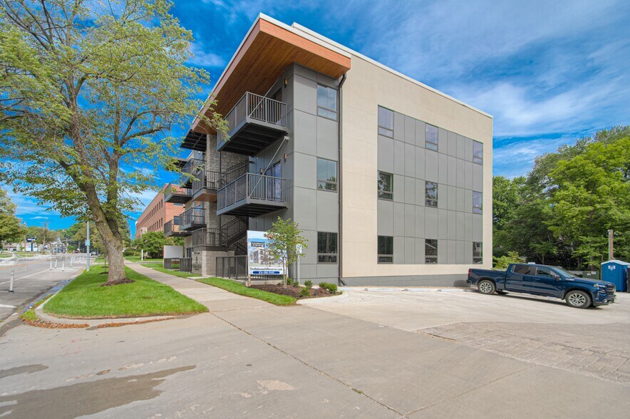 200 W Gregory Blvd, Kansas City, MO à vendre - Photo de l’immeuble – Image 3 sur 23