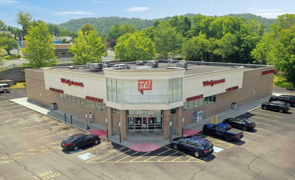 2412 W State St, Bristol, TN à vendre - Photo principale – Image 1 sur 4