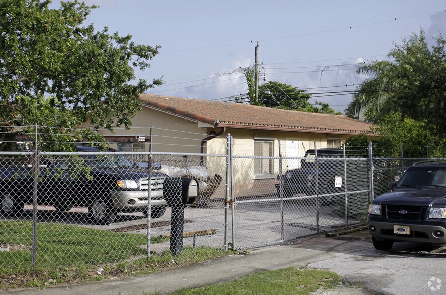 4220 SW 71st Ave, Miami, FL à vendre - Photo de l’immeuble – Image 2 sur 2