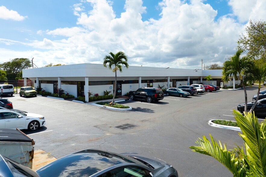 2620 N Australian Ave, West Palm Beach, FL à louer - Photo de l’immeuble – Image 2 sur 7