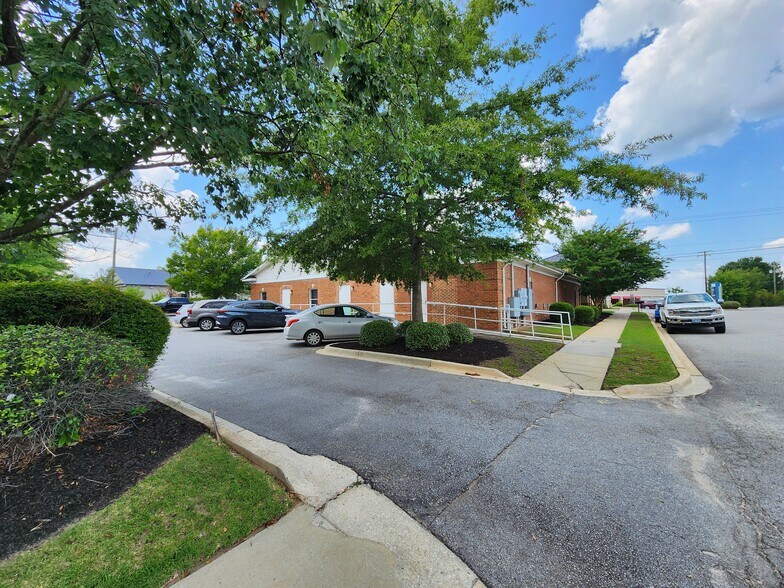 5551 Sunset Blvd, Lexington, SC à louer - Photo de l’immeuble – Image 3 sur 11