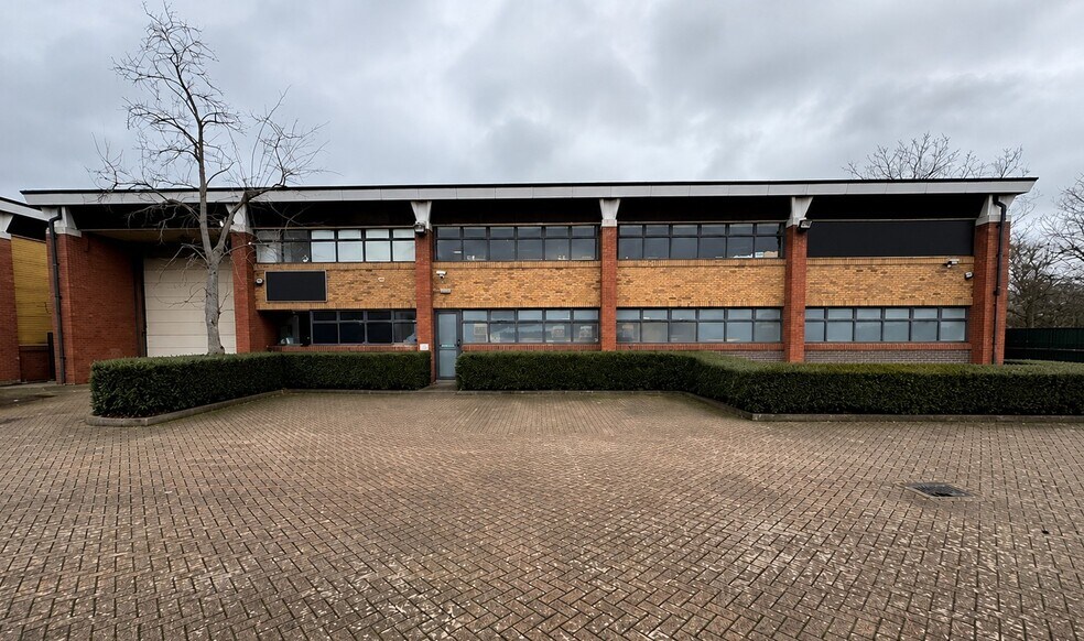 Langston Rd, Loughton à louer - Photo de l’immeuble – Image 3 sur 15