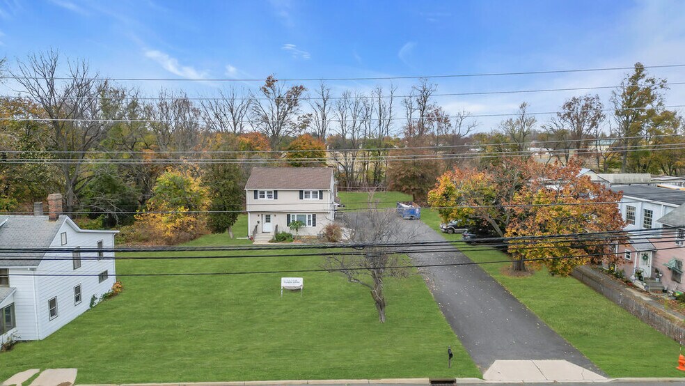 369 W Main St, Freehold, NJ à vendre - Photo de l’immeuble – Image 3 sur 12