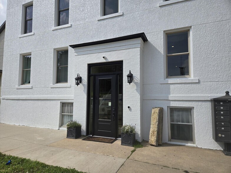 202 W Main St, Decorah, IA à vendre - Photo de l’immeuble – Image 2 sur 21