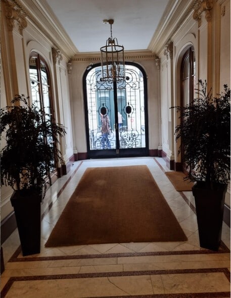 Bureau dans Paris à louer - Photo de l’immeuble – Image 2 sur 14