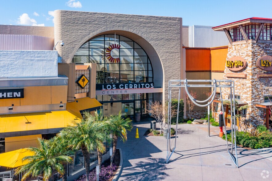239 Los Cerritos Mall, Cerritos, CA à louer - Photo de l’immeuble – Image 2 sur 18