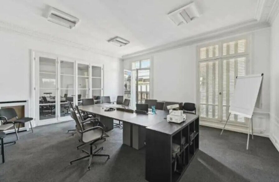 Bureau dans Paris à louer - Photo de l’immeuble – Image 2 sur 13