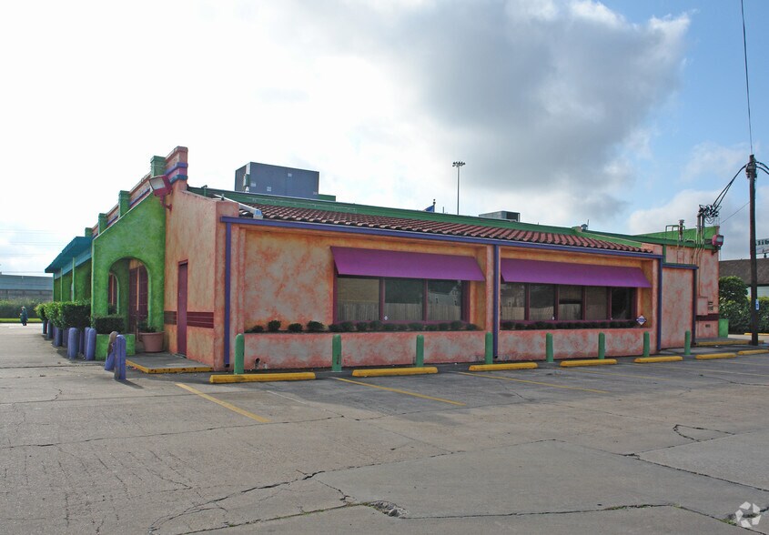 335 I-10, Beaumont, TX à vendre - Photo de l’immeuble – Image 2 sur 3