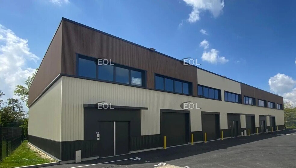 Local d'activités dans Marcoussis à vendre - Photo de l’immeuble – Image 3 sur 8