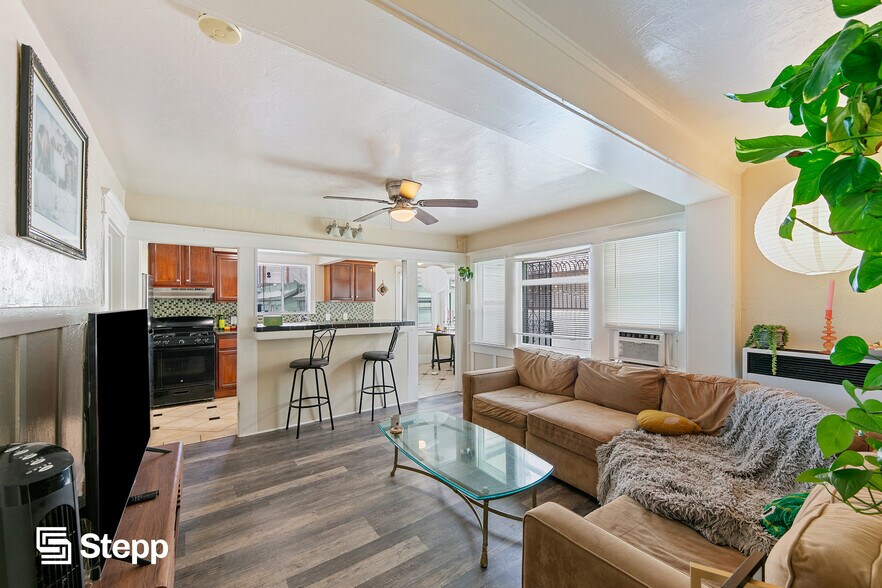 1917 E 4th St, Long Beach, CA à vendre - Photo de l’immeuble – Image 2 sur 23