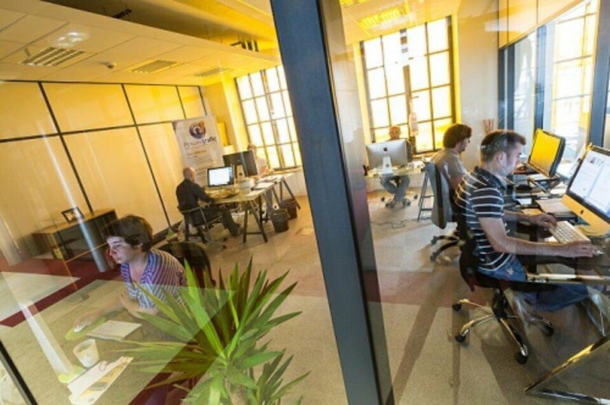 Bureau dans Le Petit-Quevilly à louer - Photo de l’immeuble – Image 3 sur 3