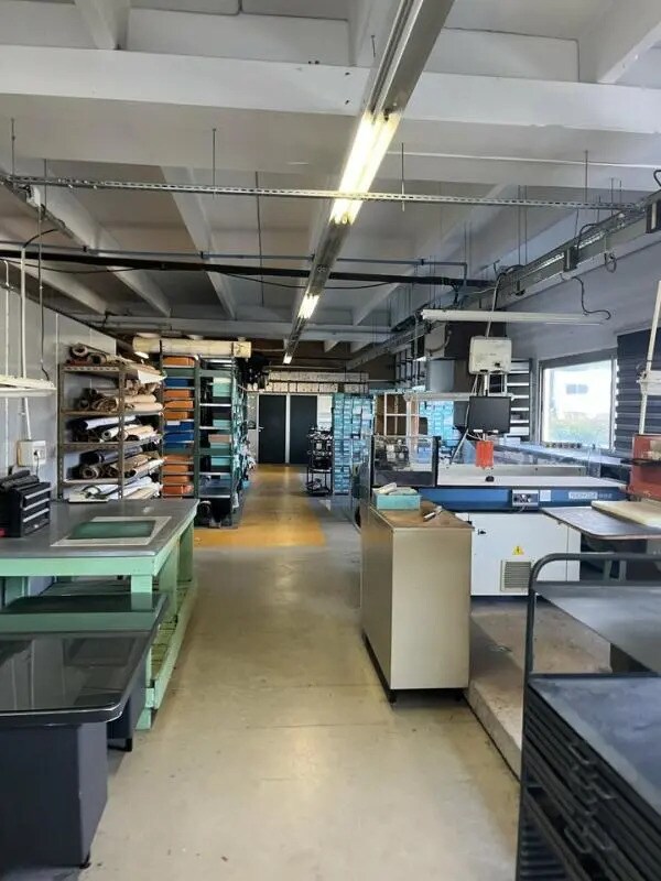 Plus de détails pour Local d’activités à vendre