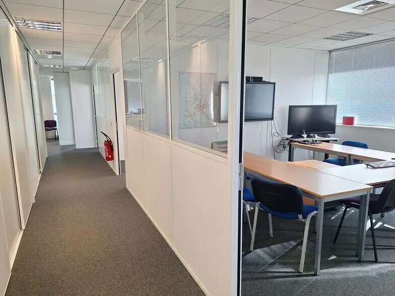 Avenue Gustave Eiffel, Pessac à louer - Photo de l’immeuble – Image 3 sur 7