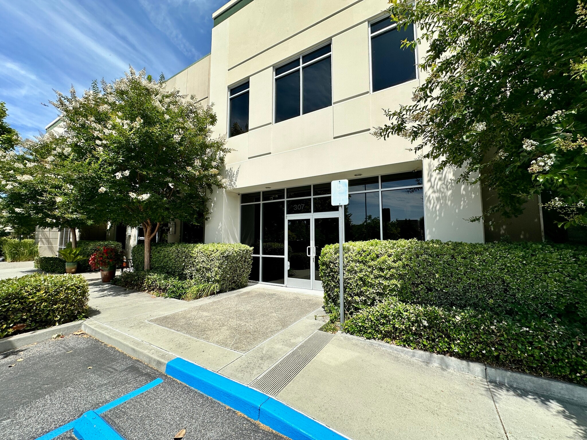 301-313 Piercy Rd, San Jose, CA à louer Photo de l’immeuble– Image 1 sur 8