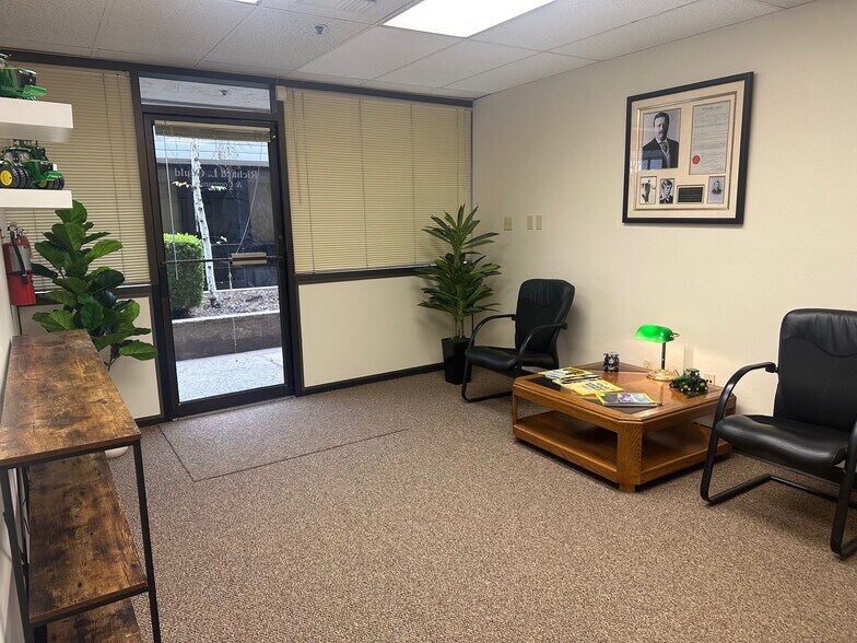 5100 California Ave, Bakersfield, CA à louer - Photo intérieure – Image 3 sur 12