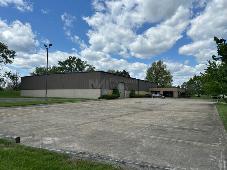 9107 Pleasantwood Ave NW, North Canton, OH à vendre - Photo de l’immeuble – Image 2 sur 9