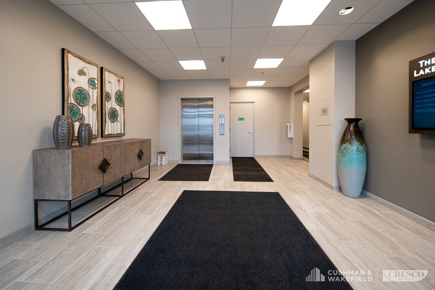24441-24481 Detroit Rd, Westlake, OH à louer - Hall d’entrée – Image 2 sur 6