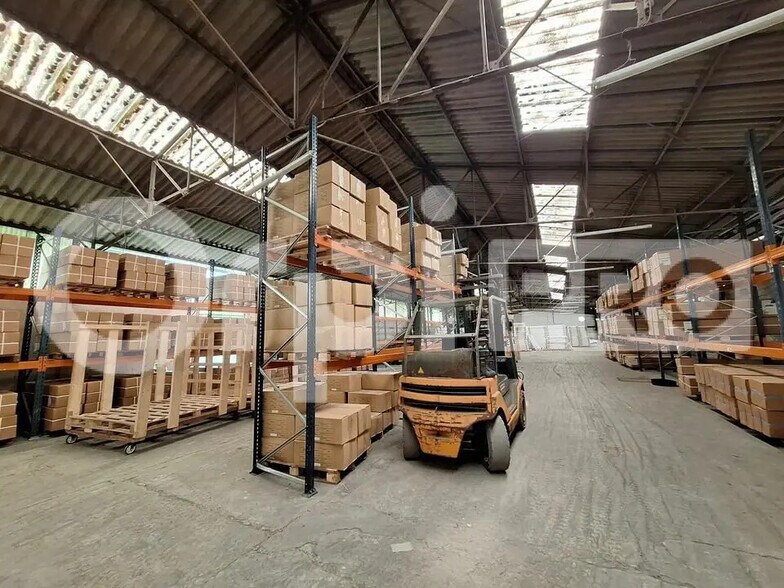 Local d’activités dans Haramont à louer - Photo de l’immeuble – Image 2 sur 7