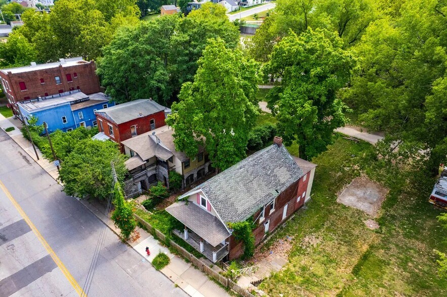 2020 Summit St, Kansas City, MO à vendre - Aérien – Image 2 sur 4
