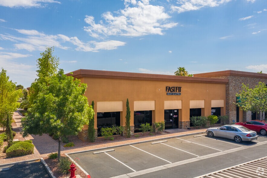 7229 W Sahara Ave, Las Vegas, NV à louer - Photo principale – Image 1 sur 14
