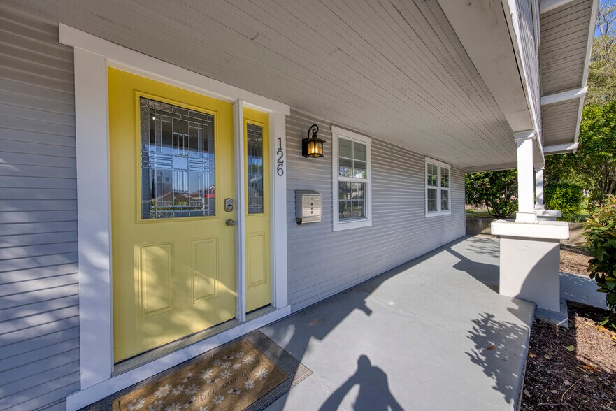 126 Grove St, Roseville, CA à vendre - Photo de l’immeuble – Image 2 sur 10