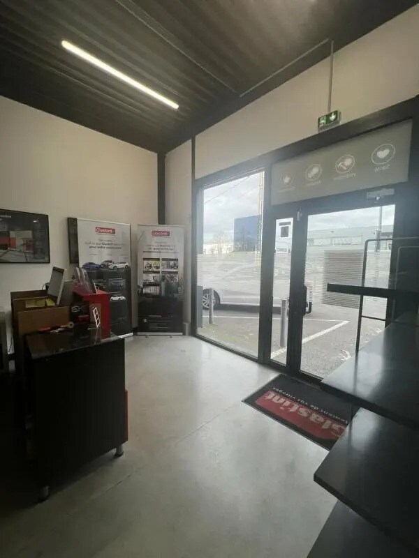 Local d’activités dans Toulouse à louer Photo de l’immeuble– Image 1 sur 5