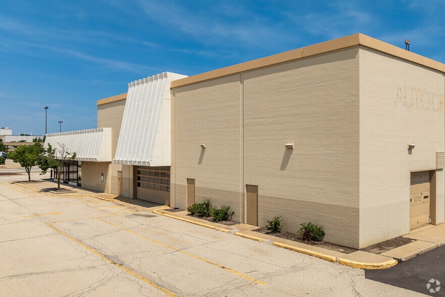 890 Perimeter Dr, Schaumburg, IL à vendre - Photo de l’immeuble – Image 3 sur 5