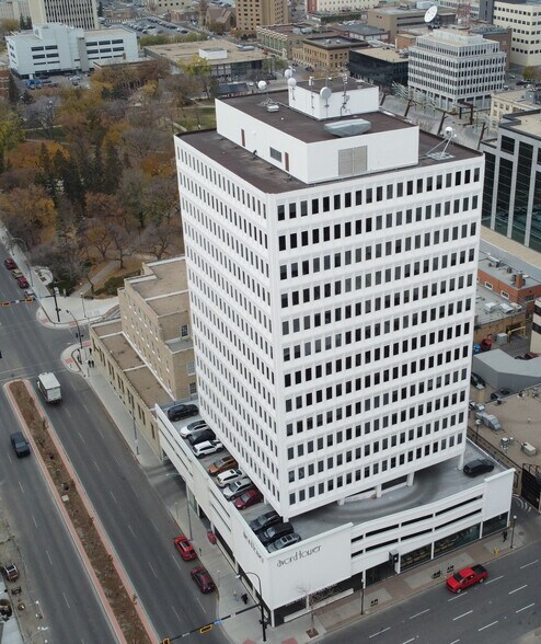 2002 Victoria Av, Regina, SK à louer - Photo de l’immeuble – Image 2 sur 4