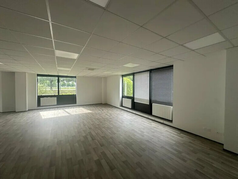 Bureau dans Oberhausbergen à louer - Photo de l’immeuble – Image 2 sur 5