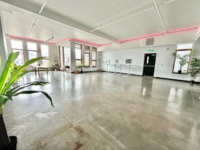 959 SE Division St, Portland, OR à louer Photo intérieure– Image 1 sur 3