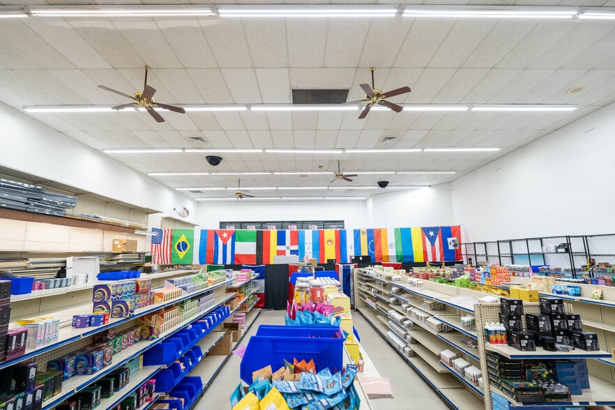 3500 NW 17th Ave, Miami, FL à louer - Photo intérieure – Image 2 sur 8