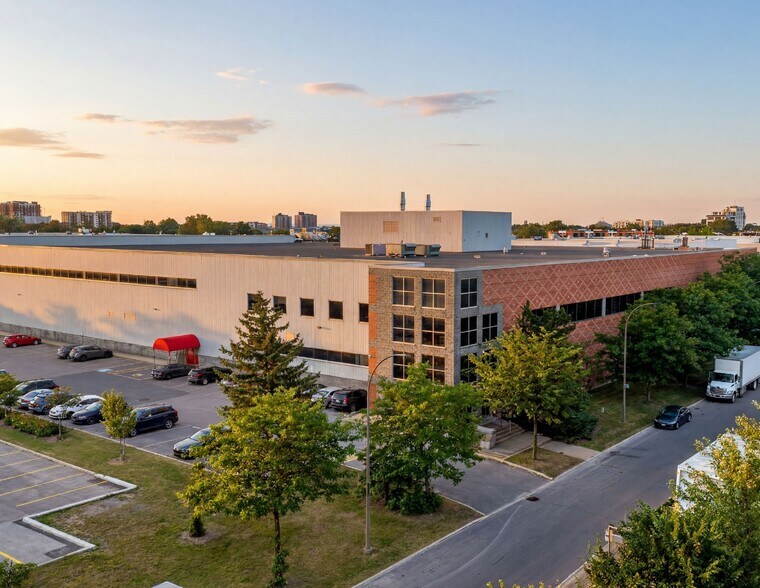 8275 Av Albert-Louis-Van Houtte, Montréal, QC à vendre - Photo de l’immeuble – Image 2 sur 15