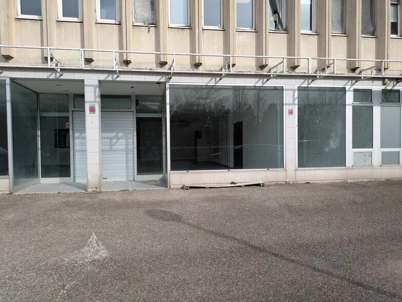 Local commercial dans Saint-Martin-le-Vinoux à vendre - Photo de l’immeuble – Image 2 sur 10