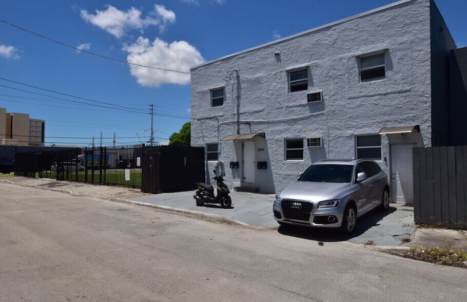 2429 NW 7th Pl, Miami, FL à vendre - Photo de l’immeuble – Image 2 sur 9