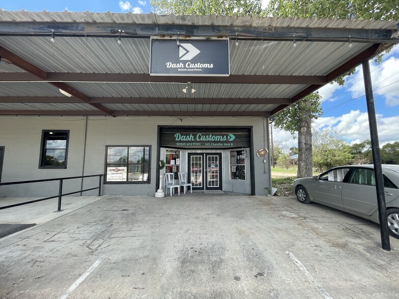 621 Chandler St, Blanco, TX à louer - Photo de l’immeuble – Image 3 sur 5