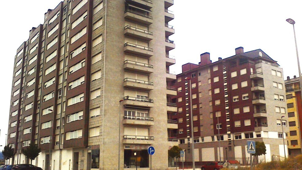 Local commercial dans Ponferrada à vendre - Photo de l’immeuble – Image 1 sur 14