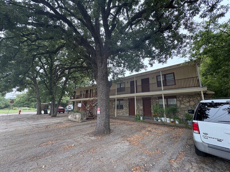 1014 S Waco St, Weatherford, TX à vendre - Photo de l’immeuble – Image 3 sur 25