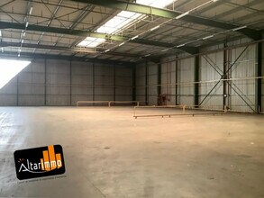 Local d'activités dans Auneau-Bleury-Saint-Symphorien à vendre Photo intérieure– Image 2 sur 4