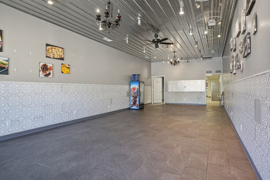 105 McCreary St, Fort Branch, IN à vendre - Photo de l’immeuble – Image 3 sur 24