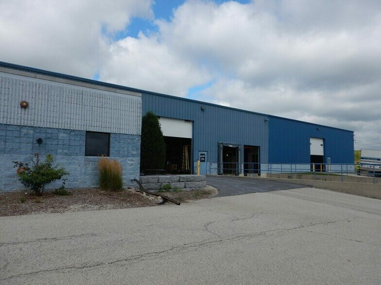 8624-8626 Hollander Dr, Franksville, WI à vendre - Photo de l’immeuble – Image 3 sur 13