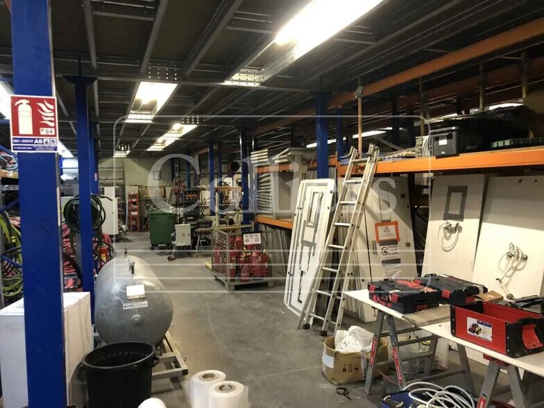 Local d’activités dans Aubagne à louer - Photo intérieure – Image 2 sur 4