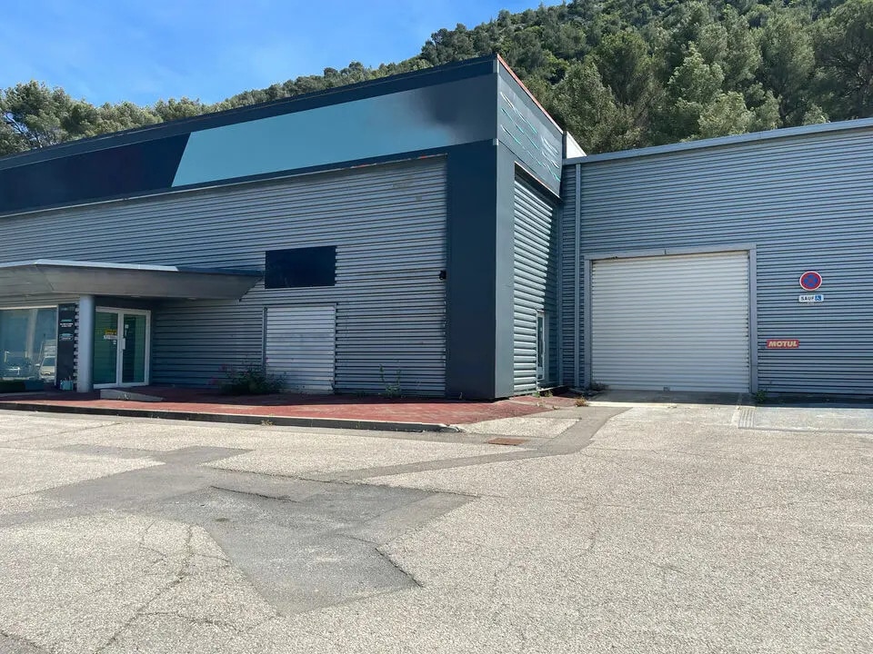 Local d’activités dans Gémenos à louer Photo de l’immeuble– Image 1 sur 4